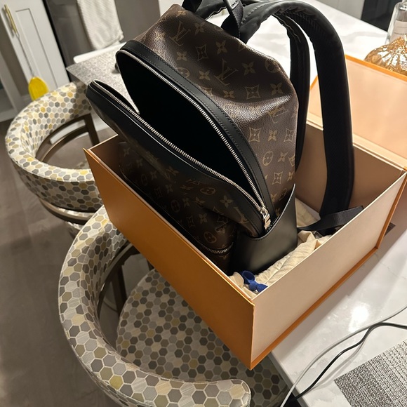 Louis Vuitton Discovery Backpack PM - brand new! - Picture 3 of 5